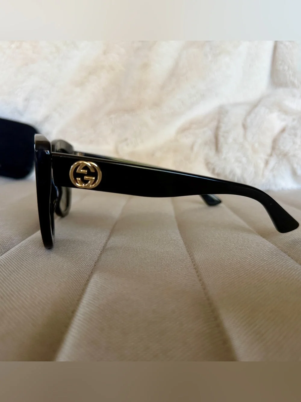 Gucci Sunglasses - black - GG0327S